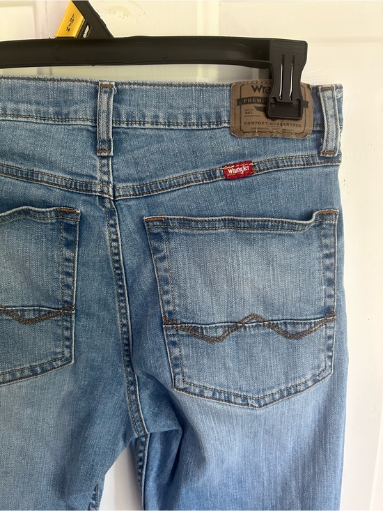 Wrangler Other - Wrangler Light Blue Men's Jeans Back Pocket Detail